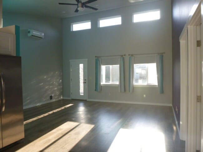 Building Photo - 2 bedroom close to the beach