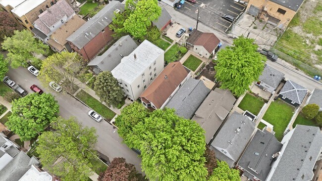 Building Photo - 3730 N Troy St
