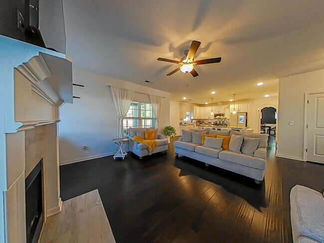 Building Photo - 5 Bedroom Home in Columbia County!