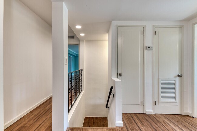 Building Photo - 336 Marlborough Pl