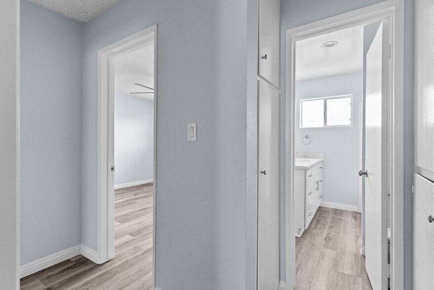 Building Photo - 425 Gaviota Ave