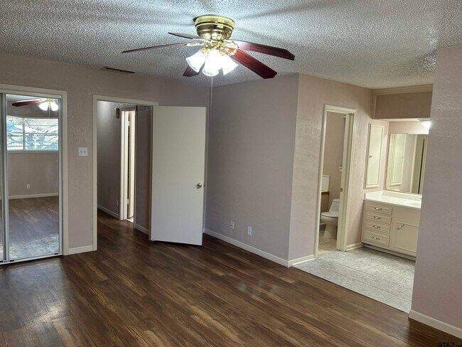 Building Photo - 4615 Edinburgh Dr