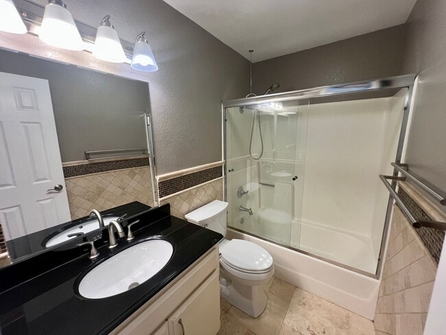 Building Photo - Stunning 2-Bed, 2-Bath Condo in Golden Hill – City Lights Community
