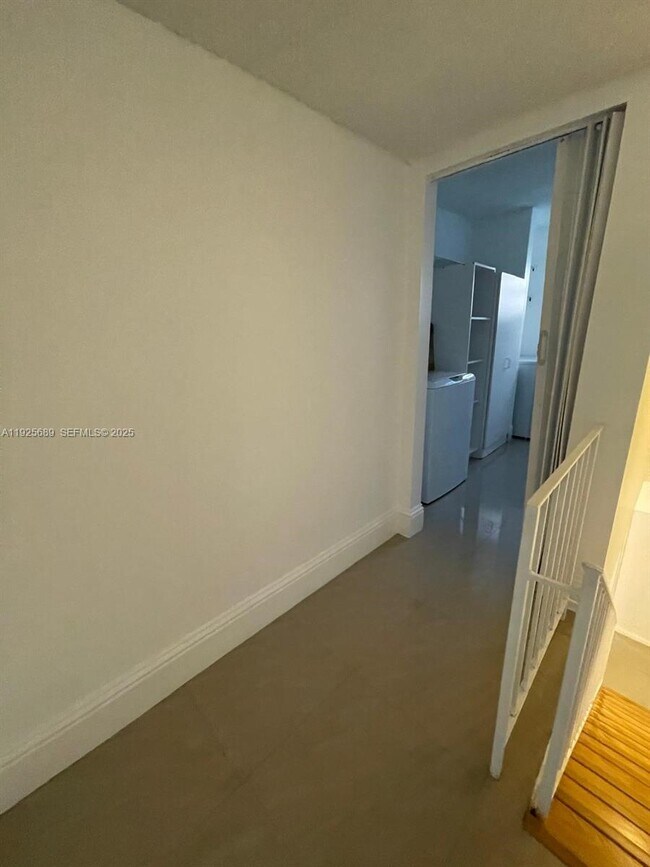 Building Photo - 9375 Fontainebleau Blvd