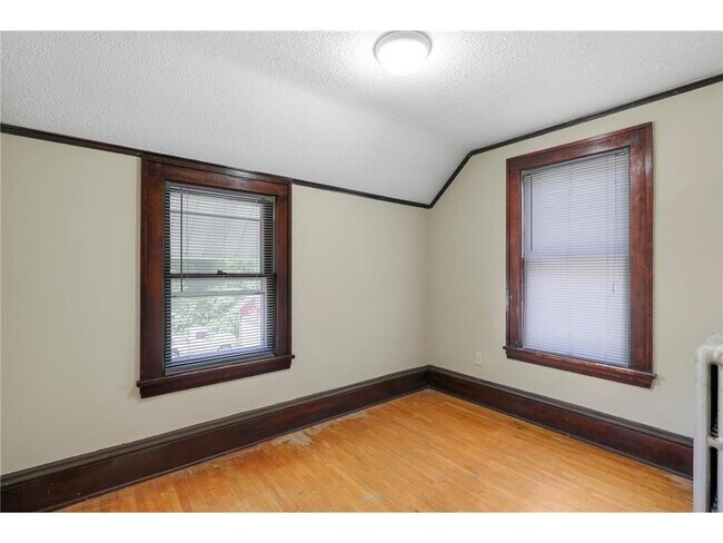 Building Photo - 3217 4th St SE
