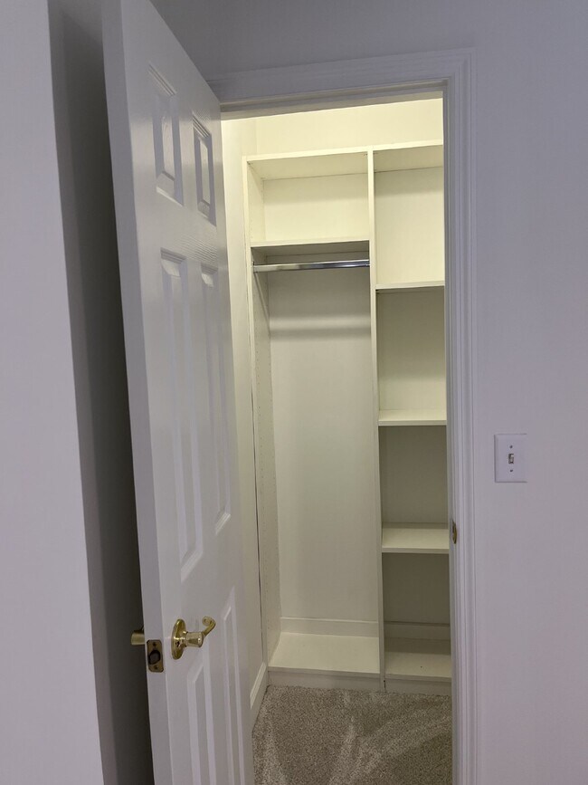 Building Photo - 1622 Brentwood Pointe