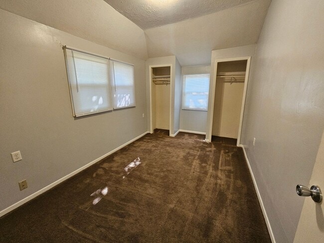 Building Photo - 3 Bed, 2 Bath, Elkhart