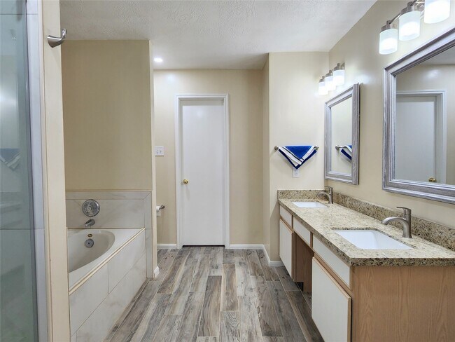 Building Photo - 18123 Noble Forest Dr