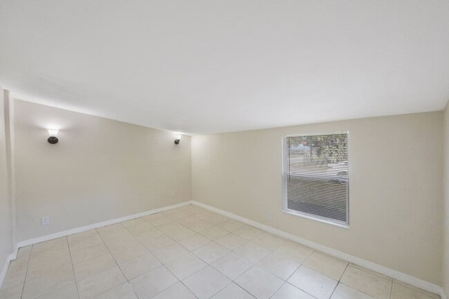 Building Photo - $1600 House on Corner Lot Ready by June 1,...