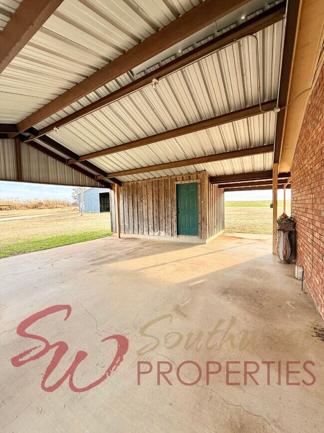 Building Photo - Well maintained 3 bedroom, 2 bathroom in the country