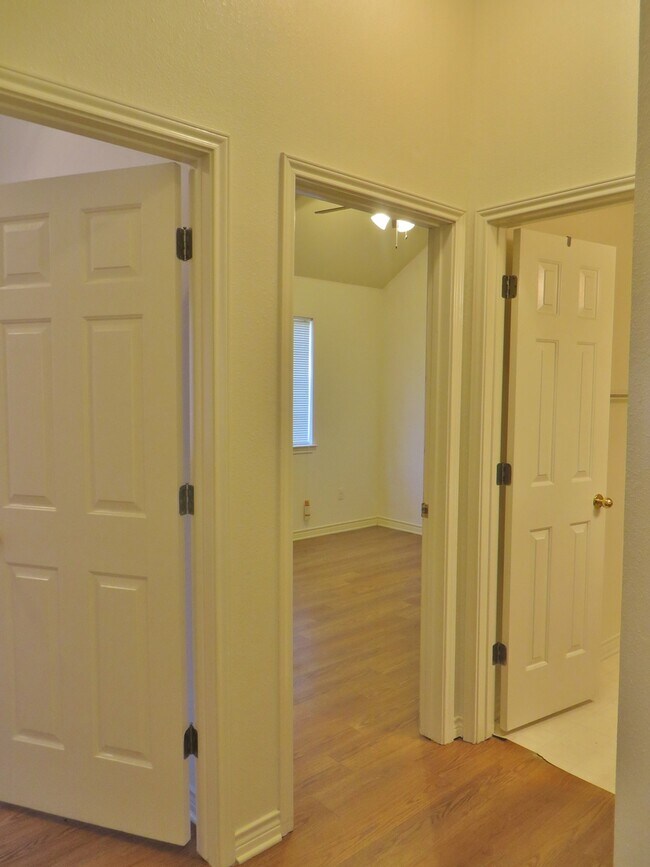 Building Photo - 3 Bedroom 2 Bathroom Parkview Estates Home