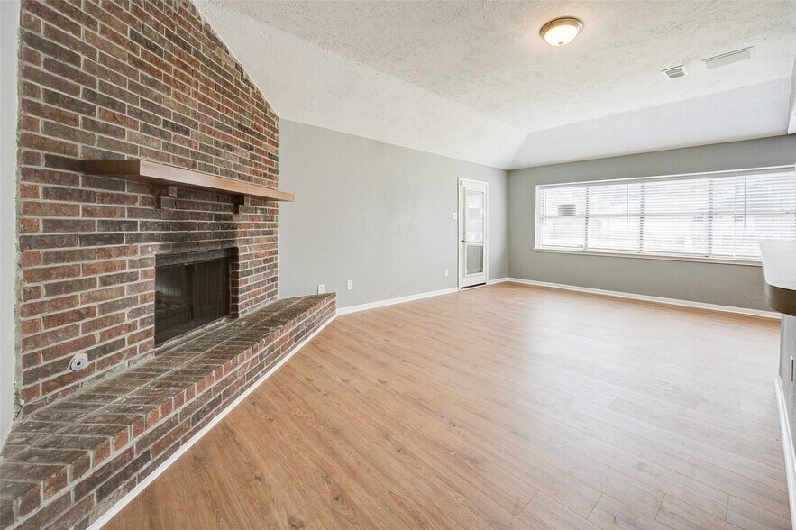 Building Photo - 11602 Lennington Ln