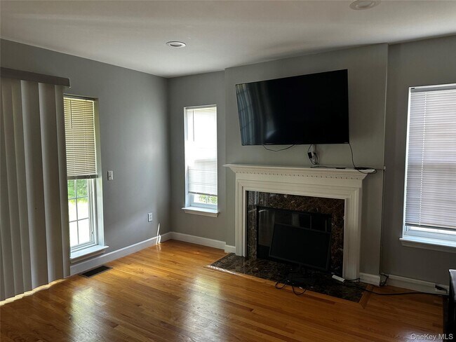 Building Photo - 2402 Rockledge Ct