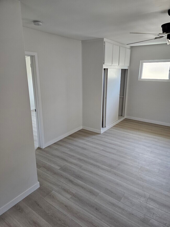 Building Photo - 16931 S Berendo Ave