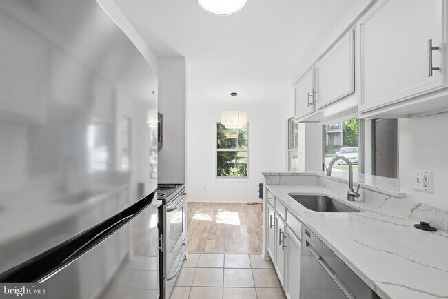 Building Photo - 1703 Ascot Way