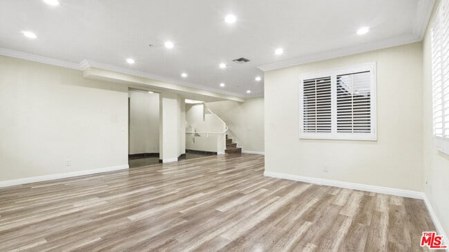 Building Photo - 420 Riverdale Dr