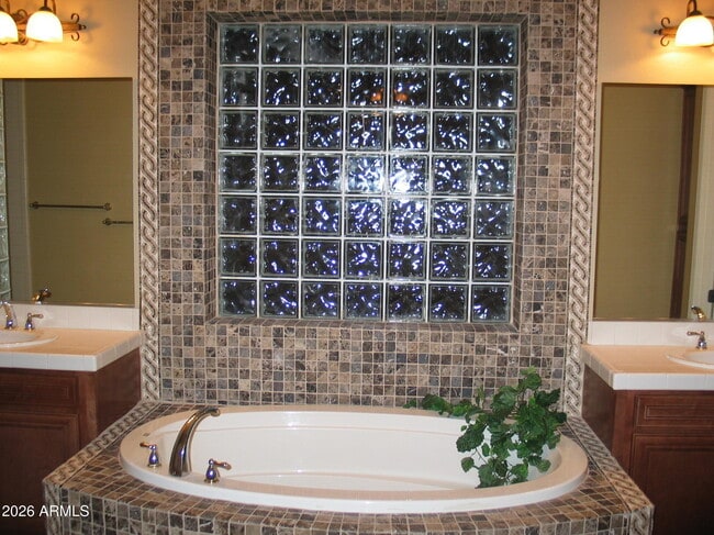 Building Photo - 2419 N 141st Ln