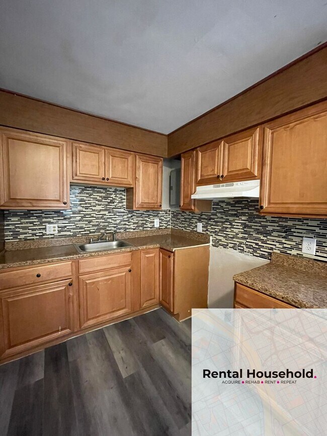 Building Photo - Stunning 3-Bedroom 1-Bath Bunglaow Located in Eastpointe