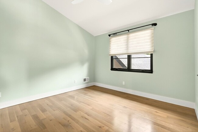 Building Photo - Stunning Luxury Home in the Village of Che...