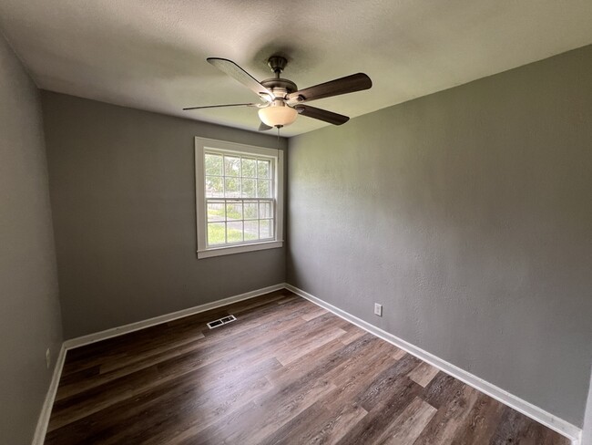Building Photo - 2625 Avondale Ave