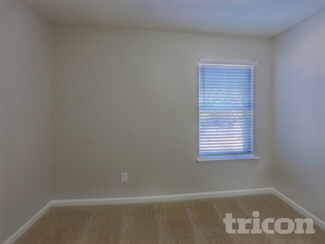 Building Photo - 369 Drooping Leaf Rd