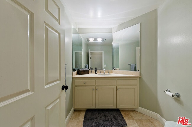 Building Photo - 28905 W Beach Ln