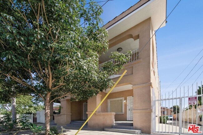 Building Photo - 1464 1/2 W 35th Pl