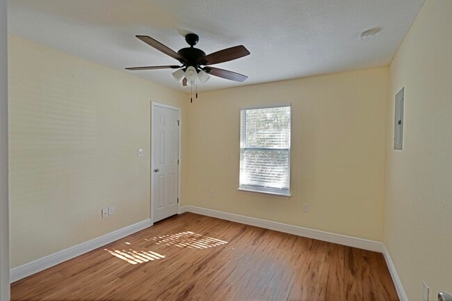 Building Photo - 2168 Paloma St