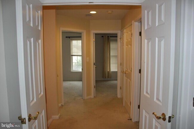 Building Photo - 24651 Kings Canyon Square