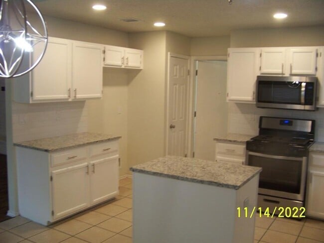 Building Photo - Single story 3 bedroom 2 bath home in Gracywoods