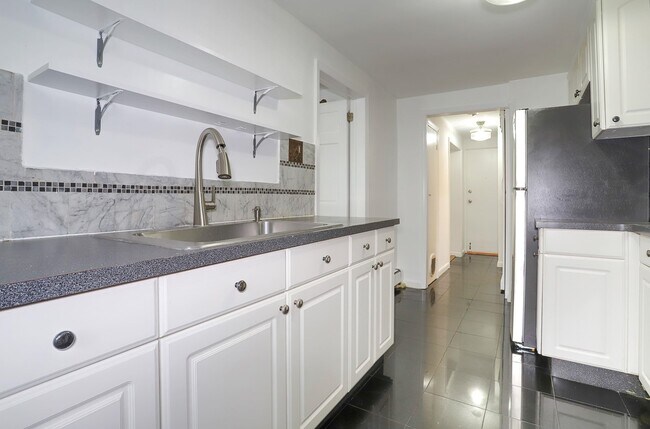 Building Photo - 509 7th St