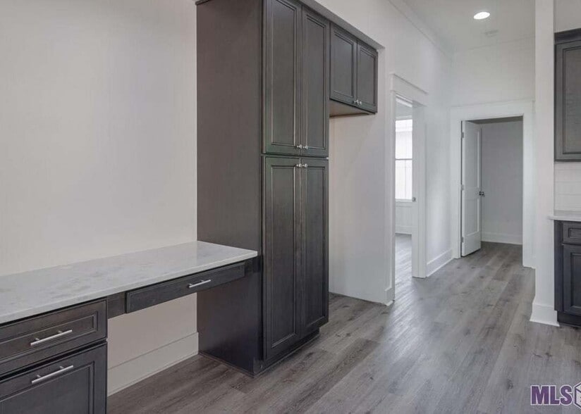 Building Photo - 634 W Grant St