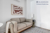 Building Photo - 307 W 39th St