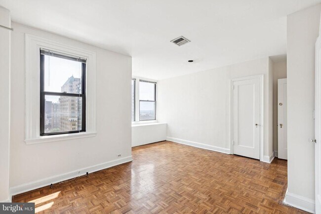 Building Photo - 2031 Locust St