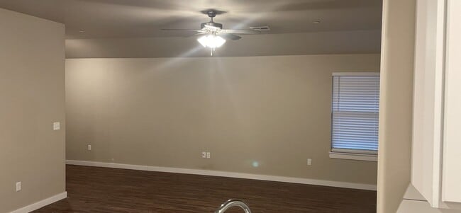 Building Photo - 5212 Oakwood Villa Ct