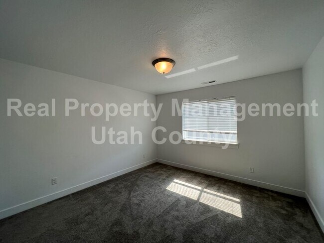 Building Photo - 10863 N Sandstone Way