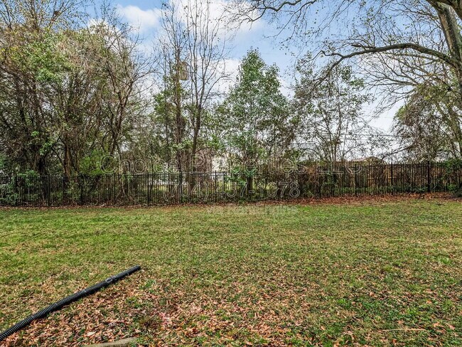 Building Photo - 2611 Holton Ave