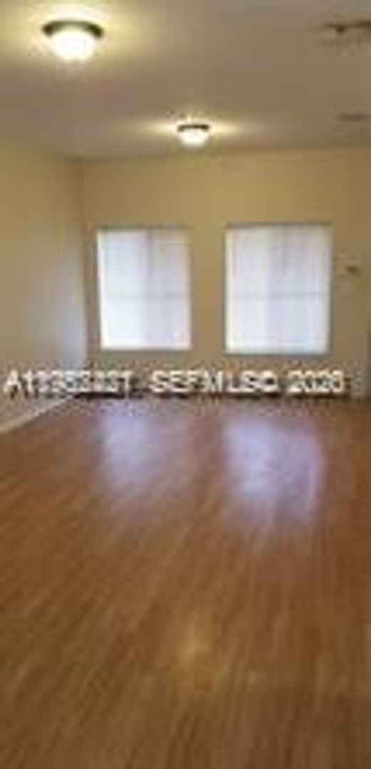 Building Photo - 3926 SW 52nd Ave