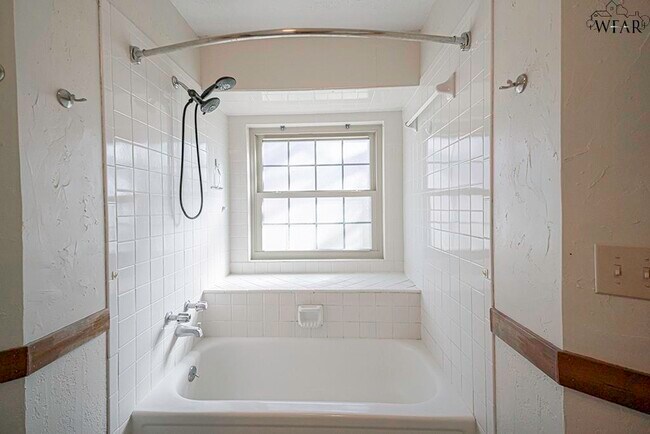 Building Photo - 1223 Amherst St