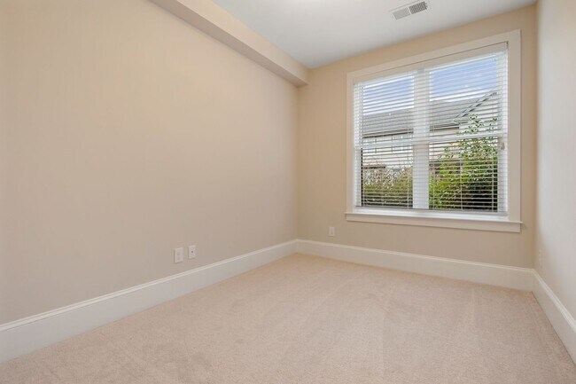 Building Photo - Luxurious 2BR Condo with Fantastic Upgrades!  Pet friendly!