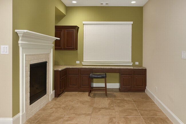 Building Photo - 907 Arden Oaks Dr