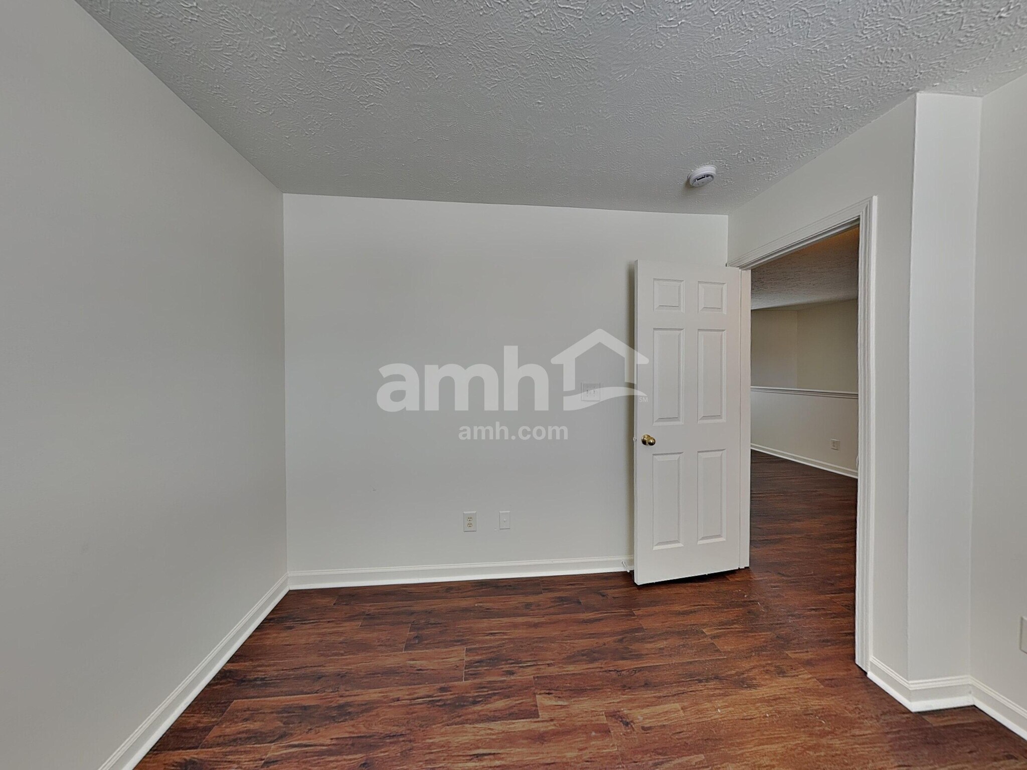 Building Photo - 2328 Salem Park Dr