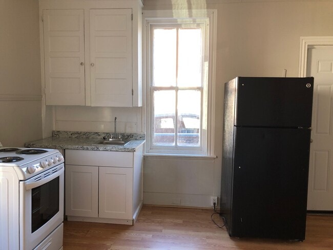 Building Photo - 343 Chestnut St