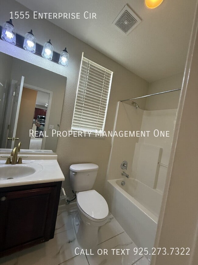 Building Photo - 1555 Enterprise Cir