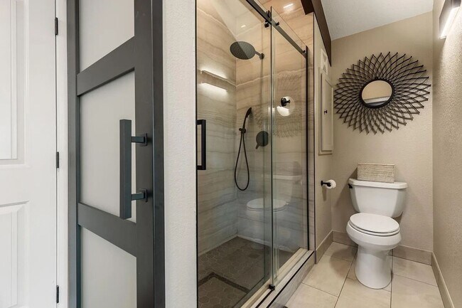 Building Photo - Luxury 5 Bedroom Home with Panoramic Views...