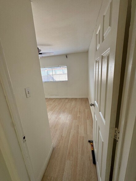 Building Photo - 13607 Charlemagne Ave