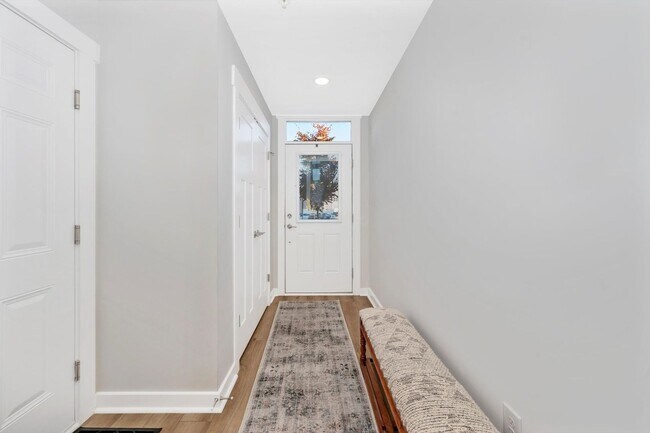 Building Photo - The Enclave At Gambrill View