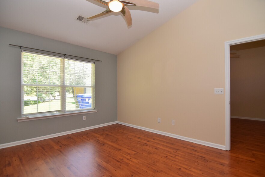 Building Photo - 7898 Montview Rd