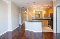 Building Photo - 2bd/2Ba Midtown Condo Perfect for Roommates w/ Pool and Gym!