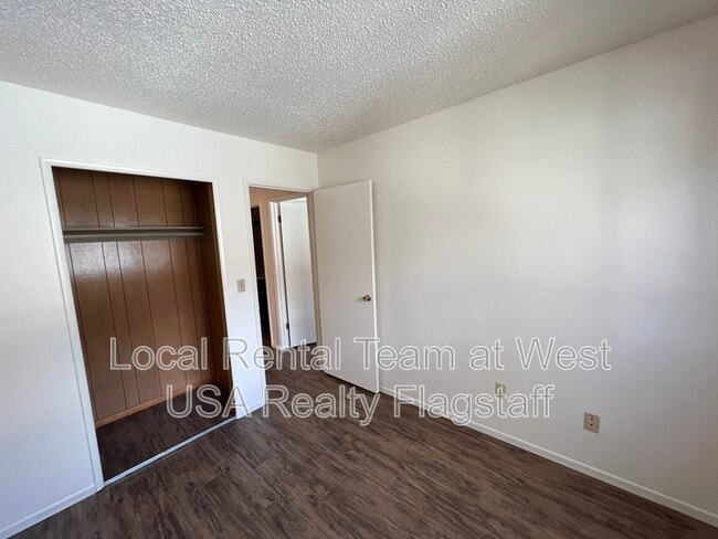 Building Photo - 323 N Bonito St